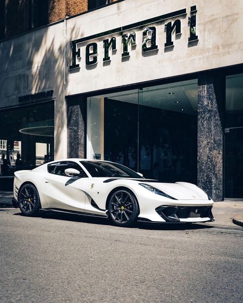 Freddie Atkins on Instagram: “Ferrari 812 Competizione in London 😍 savage yet elegant design @hrowenferrari #Ferrari #812Competizione #812 #Competizione” Green Sports Cars, Ferrari 812 Competizione, Computer Pics, Cars Pics, 812 Superfast, Ferrari 812 Superfast, Ferrari 812, Funny Car Memes, Ferrari World