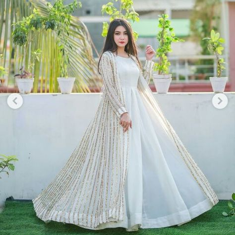 Shadi Dresses, Long Frock Designs, Simple Gowns, Pakistani Wedding Outfits, Stylish Short Dresses, Pakistani Fancy Dresses, Fancy Dresses Long, Long Frocks, Simple Pakistani Dresses