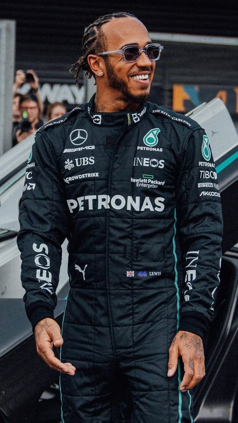 F1 Journal, Hamilton Lewis, Drake Fashion, Hamilton Outfits, F1 Hamilton, Hamilton Stickers, F1 Mercedes, Hamilton F1, Lewis Hamilton Formula 1