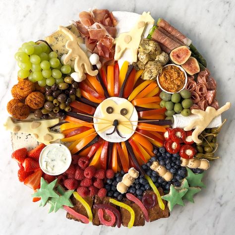 Animal Birthday Food Ideas, Animal Themed Charcuterie Board, Circus Charcuterie Board, Two Wild Birthday Party Snacks, Safari Meat And Cheese Tray, Lion Themed Food, Lion King Theme Food Ideas, Wild One Charcuterie Board, Jungle Safari Party Food