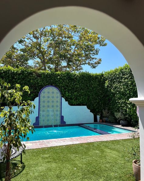 Spanish Backyard Pool, Spanish Revival Pool, Spanish Style Pool, Spanish Style Backyard, Spanish Pool, Spanish Backyard, Spanish Patio, Modern Spanish Home, Spanish Courtyard