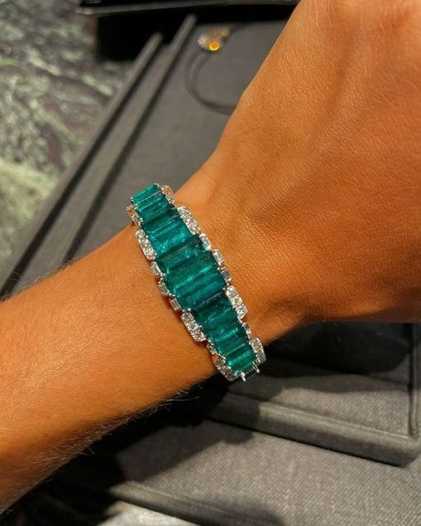 Rafael Gluz on Instagram: "Earlier this year I was lucky enough to visit @nikoskoulisjewels boutique and check the extraordinary pieces created by this amazing designer, who recently announced the opening of his new flagship in Athens - definitely a good reason to visit Greece again. Here are some of the highlights from my visit!  A Colombian emerald bracelet, with a beautiful color that is impossible to capture in the video. The brushed gold bracelet is equally impressive, set with a 12.16 ct pear-shaped brown diamond, surrounded by trillion, round and baguette white diamonds.   The Lariat necklace set with a 10ct brown diamond, an emerald cabochon necklace from the Together collection, a yellow diamond combined with his trademark enamel work… and careful to not look directly at the sun i Emerald Bracelets, Russian Emerald, Mansions Interior, Luxury Mansions, Emerald Cabochon, Visit Greece, Cabochon Necklace, Colour Stone, Emerald Bracelet