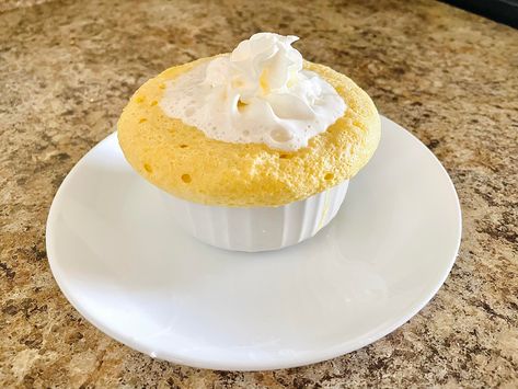 Cottage Cheese Mug Cake (4g carbs + 16g protein) - Dining and Cooking Cottage Cheese Dessert Recipes, Thm Sweets, Cottage Cheese Desserts, Free Keto Meal Plan, High Protein Low Carb Recipes, Cottage Cheese Recipes, Mug Recipes, Healthy Ingredients, Bariatric Recipes