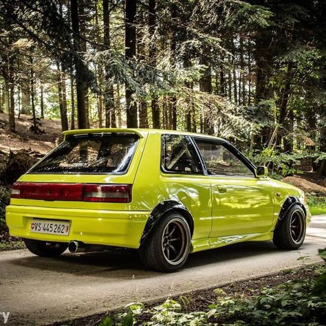 Hatchback Cars Modified, Mazda 323 Modified, Old Japanese Cars, Car Design Ideas, Mazda Jdm, Tuned Cars, Mazda Familia, Vw Mk1, Toyota Starlet