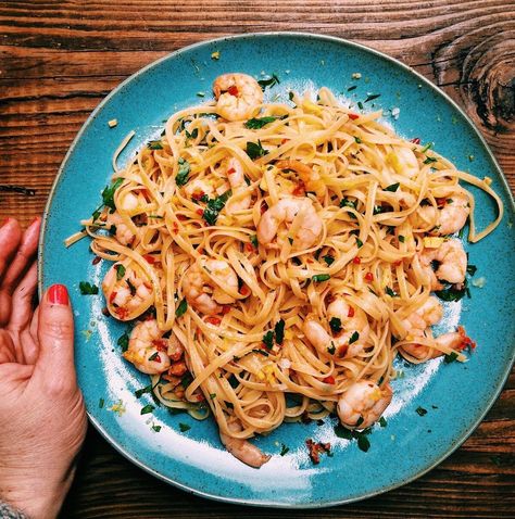 Chilli Prawn Linguine, Chilli Prawn Pasta, Lemon Linguine, Chilli Garlic Prawns, Prawn Soup, Garlic Prawn, Prawn Linguine, Clodagh Mckenna, Prawn Pasta