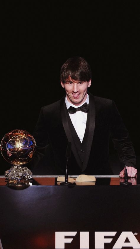 Messi Coldest Photo, I Love Messi, Messi Suit, King Messi, Goat Messi, Lionel Messi Family, Real Madrid Video, Neymar Hot, Messi Photos