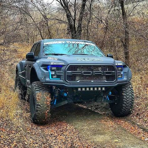 Tuning For Life auf Instagram: „•What about the raptors? 🔥😍 •Ford F150 Raptor •👉follow @wrappedwheels for more 🔥 . . . . #ford #fordf150 #raptor #raptortuning #f150…“ Ford Raptor Offroad, Ford Raptor Custom, Truk Ford, Raptor Ford, Mobil Off Road, Truck Life, Ford Ranger Raptor, Ranger Truck, Ford Ranger Truck