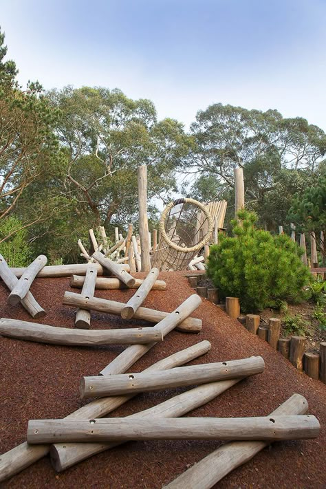 Natural Wood Playground, Unique Playground Ideas, Small Playground Design, Earthscape Playground, Sustainable Playground, Natural Playground Diy, Natural Playground Backyard, Hillside Playground, Log Playground