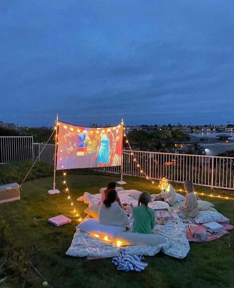 Backyard Sleepover Ideas, Movie Marathon Party, Backyard Sleepover, Movie Sleepover, The Scary Movie, Canon Event, Summer Core, Movie Night Birthday Party, Sweet Sixteen Birthday Party Ideas