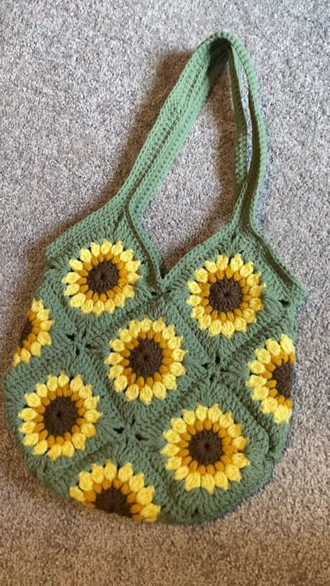 Sunflower Granny Square Tote Bag in 2022 | Crochet projects, Crochet handbags patterns, Crochet Sunflower Granny Square, Sac Granny Square, Diy Tricot, Tote Crochet, Crochet Design Pattern, Crochet Sunflower, Beginner Crochet Projects, Crochet Handbags Patterns, Crochet Stitches For Beginners