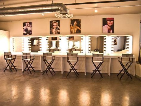 Makeup Studio Setup Ideas, Makeup Artist Studio Design, Makeup Workshop Setup, Makeup Academy Interior Design, Makeup Studio Setup, Makeup Class Ideas Setup, Makeup Bar Ideas, Makeup Academy Interior, Makeup Station Salon