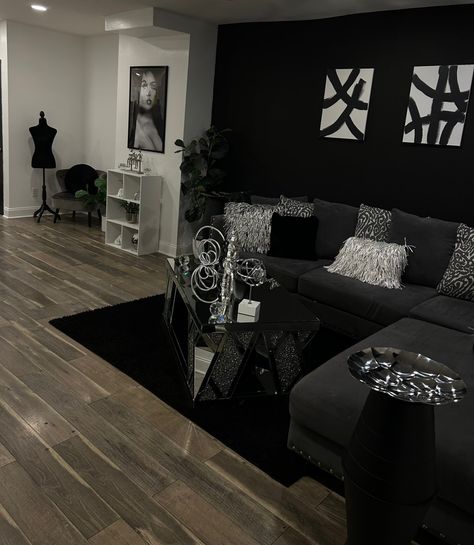 Black And Silver Living Room, Silver Living Room Decor, Black Living Room Ideas, Luxury Apartment Decor, Dark Grey Living Room, Silver Living Room, Modern Apartment Living Room, Teal Living Rooms, Black Bedroom Decor