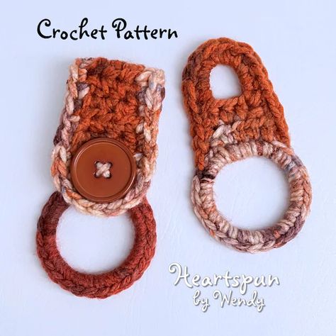 HeartspunByWendy - Etsy Crochet Towel Holder Free Pattern, Household Crochet, Crochet Kitchen Items, Scrubbies Crochet Pattern, Crochet Towels, Gloves Crochet Pattern, Scrubbies Crochet, Crochet Towel Holders, Crochet Towel Topper