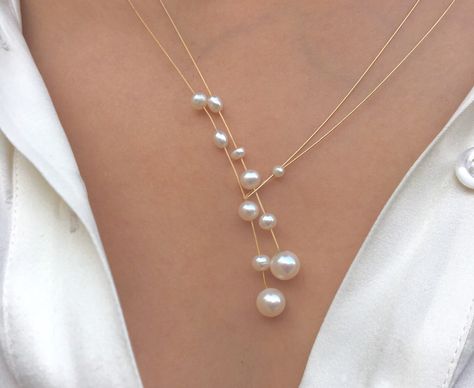 Excited to share the latest addition to my #etsy shop: Freshwater pearl necklace. Classic pearls on a wire of gold. You can vary the lenght by yourself, by fixing one end on a position. Classic Pearl Necklace, Pearl Necklace Designs, Accesories Jewelry, A Necklace, Freshwater Pearl Necklaces, Jewelry Diy, Necklace Designs, Pearl Jewelry, Jewelry Inspiration