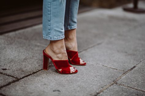 Red Velvet Mules by Gianvito Rossi - Bikinis & Passports White Shirt And Blue Jeans, Heels Outfits, Carrie Bradshaw, Looks Chic, Shoe Closet, Crazy Shoes, Pretty Shoes, Shoe Obsession, Wearing Red