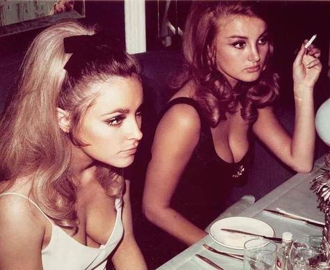 1960 Hair, Retro Ponytail, 60s Hairstyles, Barbara Bouchet, Fashion 60s, 60s Aesthetic, Model Tips, 1960s Hair, 60s Hair