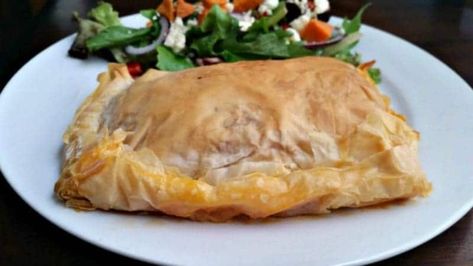 Beef & Cheese Phyllo Pies Beef With Gravy, Individual Pie, Phyllo Dough Recipes, Phyllo Recipes, Meat Pie Recipe, Phyllo Pastry, Hand Pie Recipes, Local Bakery, Good Pie