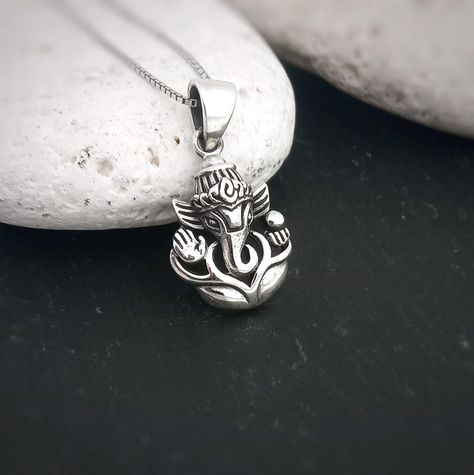 Ganesh Pendant Resin Idea, Boho Spiritual, Hindu Jewelry, Hindu Elephant, Ganesh Pendant, Ganesha Pendant, Traditional Hairstyle, Elephant God, Boho Jewellery