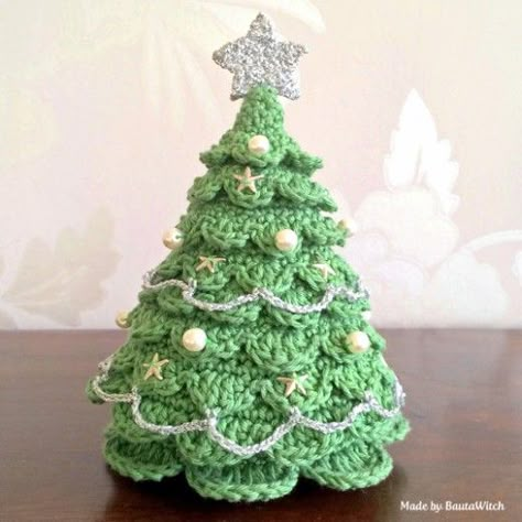 Free Amigurumi Christmas Tree Crochet Patterns. Crochet Christmas Trees Free, Crochet Christmas Trees Pattern, Christmas Crochet Patterns Free, Crocheted Christmas, Crochet Tree, Crochet Xmas, Alternative Christmas Tree, Pola Amigurumi, Crochet Christmas Trees