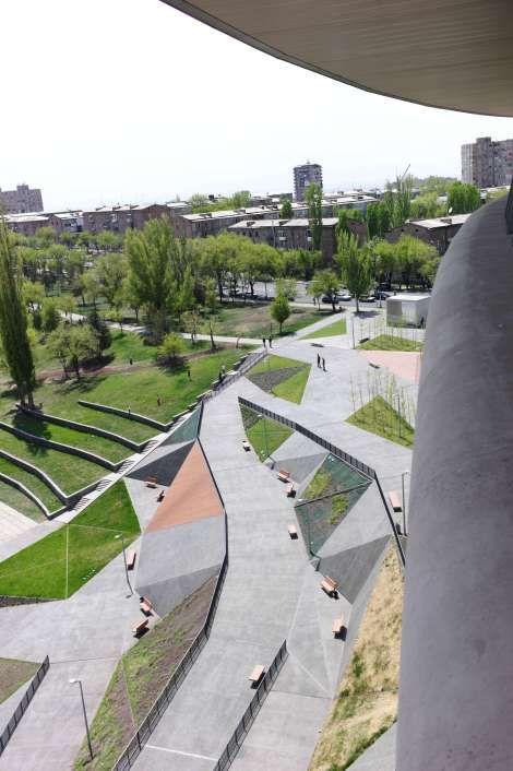 Designed by Bernard Khoury, the 6000-sqm TUMO Park is an outdoor extension to the TUMO Center for Creative Technologies in Yerevan, Armenia. The project connects the TUMO building to an existing pu… Urban Landscape Design, Landscape And Urbanism, Landscape Architecture Design, Urban Park, Rooftop Garden, Parking Design, Inverness, Green Roof, Landscape Projects