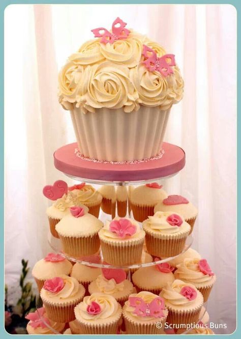 Birthday sweets Tulip Cupcakes, Giant Cupcake Cakes, Big Cupcake, Cupcake Tutorial, Large Cupcake, Giant Cupcake, Giant Cupcakes, Cupcake Tower, Cupcake Designs