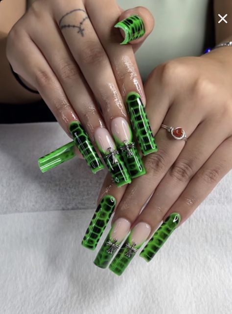 Black And Green Acrylics, Neon Green Nails Acrylic, Green And Black Nails Acrylic, Green And Black Nails, Nails Art Easy, Nails Art Simple, Nail Art 2022, Nail Art 2023, Nail Art For Short Nails