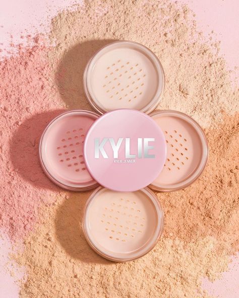 Kylie Cosmetics on Instagram: “Loose Setting Powder ✨ coming to @ultabeauty stores along with all 30 shades of Skin Concealer this Sunday, July 28th 💘” Kylie Kardashian Makeup, Setting Powders, Wedding Dress Photography, Kylie Baby, Jenner Makeup, Clear Skin Face, Loose Setting Powder, Kylie Cosmetic, Photo Makeup