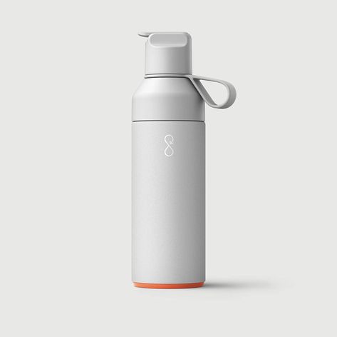 OCEAN BOTTLE: Our award-winning 500ml Ocean Bottle is designed to accompany you at home and beyond. It keeps your cold drinks cold and your hot drinks hot. UPGRADE YOUR AQUA: 180° twist anti-leak lids. Double-walled vacuum thermos insulation keeps your liquids at the desired temperature without condensation BUILT TO LAST: An Ocean Bottle is fully recyclable, made from 90% recycled stainless steel, BPA-free plastic, silicone rubber, and ocean-bound plastics DISHWASHER SAFE: up to 60°C. Ocean Bottle, Trendy Water Bottles, Drink Containers, Reusable Bottle, Ice Tea, Water Bottle Design, Sports Water, Sport Bottle, Recycled Bottles