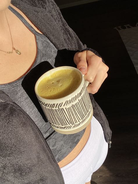 https://www.instagram.com/sabrinaruizhealth/ @sabrinaruizhealth turmeric latte Turmeric Milk Aesthetic, Latte Aesthetic, Turmeric Milk, Turmeric Latte, Turmeric Tea, 2024 Vision, Me Time, Macarons, Vision Board