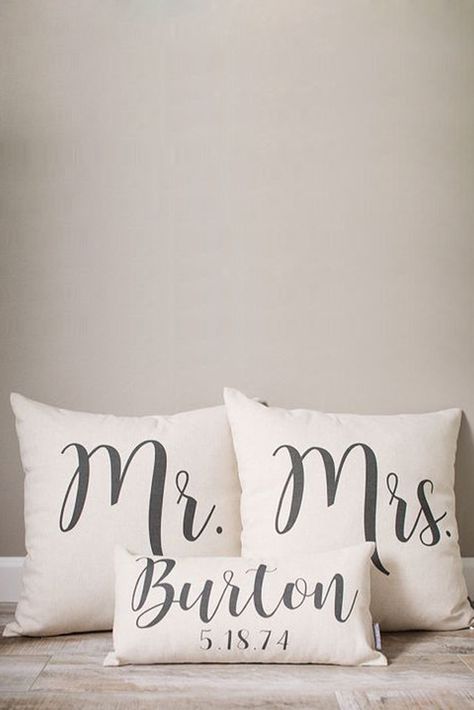 Wedding Favors Rustic, Gifts For Bride And Groom, Wedding Gifts Ideas, Bridal Shower Gifts For Bride, Wedding Gifts For Bride And Groom, Creative Wedding Gifts, Barn Wedding Decorations, Cricut Wedding, Diy Wedding Gifts