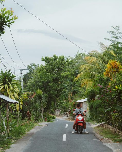 Helmets n scooters Bali style 🛵 #bali #indonesia #travelindonesia #photography #scooter #balilife #islandliving #travelgram Bali Scooter, Bali Photography, Bali Style, Bali Fashion, Adventure Photography, Island Living, Gap Year, Bali Travel, Lombok