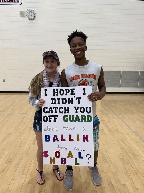 Basketball Proposal, Promposal For Him, Sadie Ideas, Promposal Ideas For Him, Basketball Promposal, Prom Posals, Dance Asks, Hoco Signs, Sadies Proposal