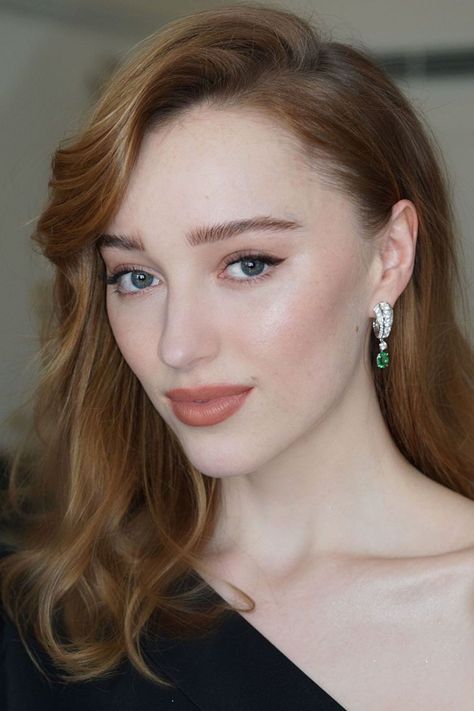 Phoebe Dynevor before the 2021 BAFTA Awards. (Photo: @naokoscintu) Fuller Lips Naturally, Skincare Favorites, Nails Jewelry, Fair Skin Makeup, Autumn Makeup, Wedding Hairstyles And Makeup, Phoebe Dynevor, Brown Mascara, Bridal Makeup Looks