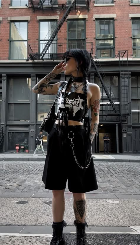 Punk Rock Alt Outfits, Tattoo Convention Outfit, Summer Alt Fashion, Punk Summer Outfits, Goth Street Style, Goth Summer Outfits, Street Goth, Goth Streetwear, Aesthetic Fall Outfits