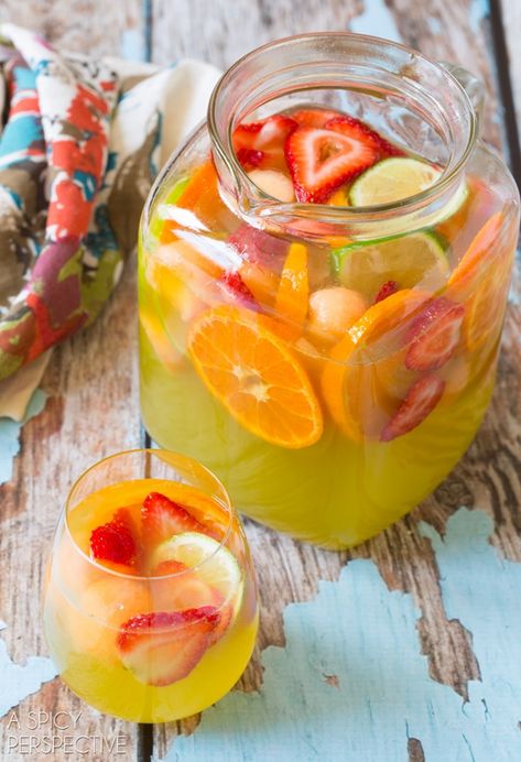 Sangria Summer, White Wine Sangria Recipe, Sparkling Sangria, White Sangria Recipe, Ginger Liqueur, Cocktails Party, A Spicy Perspective, White Sangria, Sangria Recipes