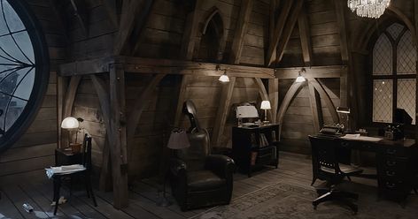 Wednesday Dorm Room, Wednesday Dorm, Wednesday Addams Room, Wednesday Addams Bedroom, Addams Family Series, Addams Family House, Bedroom Ideas For Kids, Dark And Moody Interiors, Gothic Academia