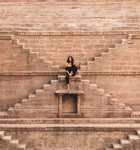 Shay Mitchell on Instagram: “Stairway to heaven? Or a step well in India? 😏 #ShaycationIndia” Step Well, Jaipur Travel, India Travel Places, Backpacking India, Travel Pose, India Photography, Visit India, Travel Pictures Poses, Hampi