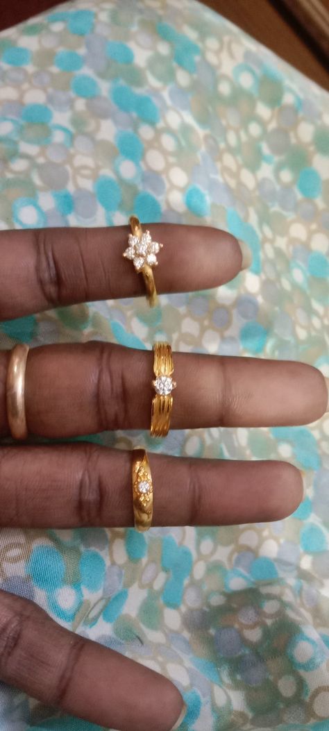 Finger Rings Gold Indian, Pretty Gold Necklaces, Guest Hairstyles, Indian Gold Necklace Designs, Tops Gold, Fashion Jewelry Necklaces Gold, Hair Smoothing, Choli Dress, Gold Bracelet Simple