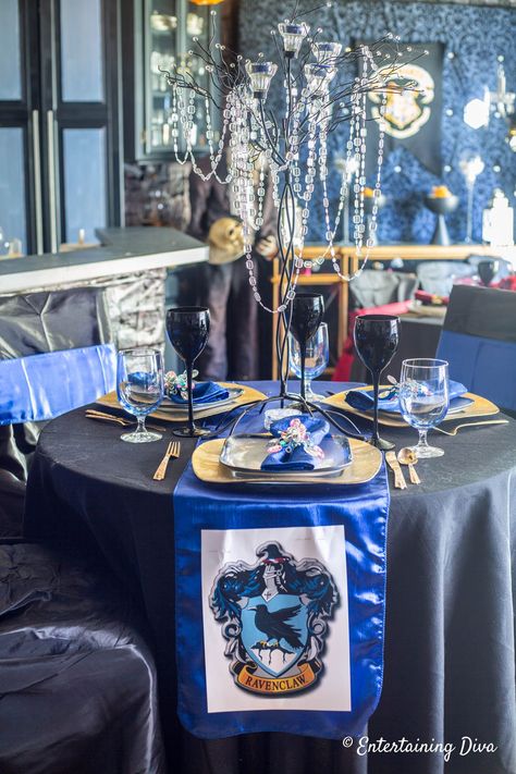 These Ravenclaw table decor ideas are great! I love the blue and gold tablescape and the candle tree centerpiece. #entertainingdiva #harrypottertable  #harrypotterparty #tablesettings #tablescape #harrypotterparty Harry Potter Table Decor, Harry Potter Decor Ideas, Harry Potter Table, Harry Potter Themed Party, Lace Candle Holders, Ipad Sketch, Party Decorating Ideas, Hogwarts Great Hall, Harry Potter Halloween Party