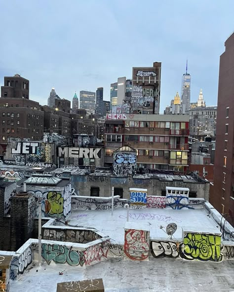 Hidden Ny, Graffiti Photography, New York Graffiti, Graffiti Tagging, Graffiti Style Art, Graffiti Designs, City Vibe, Graffiti Drawing, Graffiti Styles