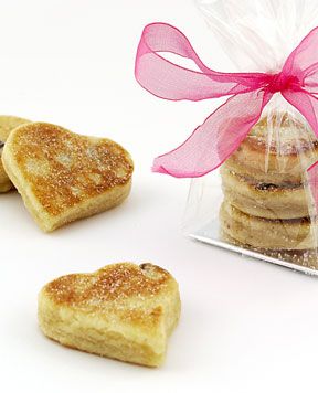 Welsh Wedding Favour Ideas From Fabulous Welshcakes - Welshcake Wedding Favours! Welsh Cake Wedding Favours, Welsh Wedding Favours, Welsh Wedding Ideas, Welsh Wedding Traditions, Traditional Wedding Favours, Welsh Wedding, Wedding Favour Ideas, Lotr Wedding, Favour Ideas