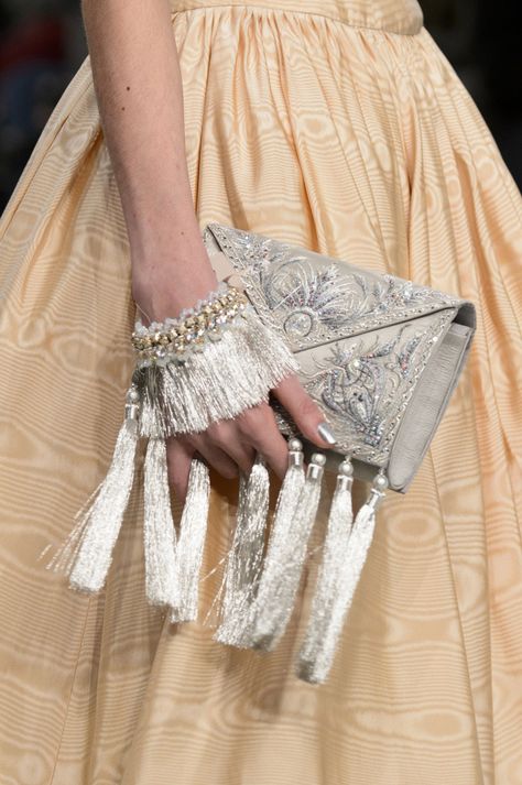 Guo Pei, Paris Haute Couture, Embroidered Handbag, Textile Bag, Couture Handbags, Couture Designers, Couture Dresses, Fashion Details, Couture Fashion