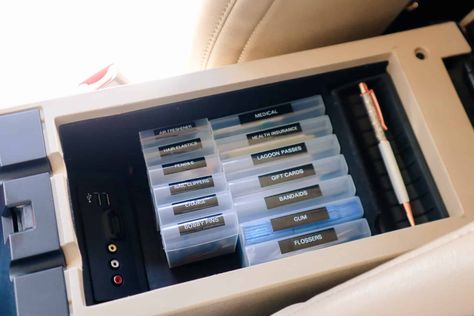 Here are some easy ways to organize the center console of your car so you can keep everything organized forever! Car Interior Organization, Car Organization Diy, Down Blanket, Waterproof Picnic Blanket, Car Console, Small Glass Bottles, Car Organization, Console Organization, Black Towels