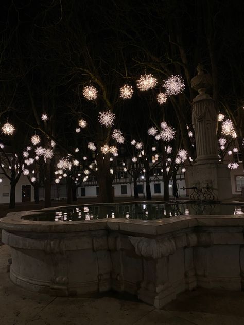 laterns at night 🌙 | #star #lanterns, #fountain, #night #aesthetic, #switzerland, #dark, #fairyaesthetic Fountain Aesthetic Night, Night Court Aesthetic, Fountain Aesthetic, Aesthetic Switzerland, Court Aesthetic, Star Lanterns, Court Of Thorns And Roses, Night Court, Fairy Aesthetic