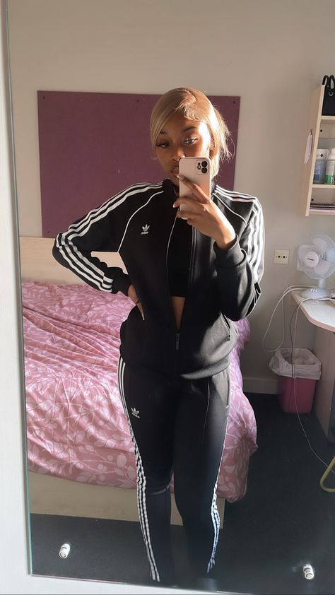 #sst #adidas Adidas Sst Outfit, Black Adidas Sweatpants Outfit, Sweatpants Outfit Women, Adidas Sweatpants Outfit, Adidas Sst, Adidas Set, Waves Hair, Loose Waves Hair, Baddie Fits