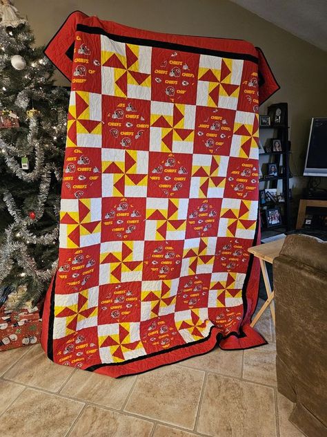 Chiefs Quilt, Half Square Triangle, Quilt As You Go, Patchwork Quilt Patterns, Football Teams, Nine Patch, Kc Chiefs, Boy Quilts, Left Over