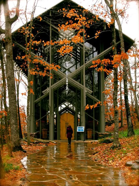 thorncrown chapel in Arkansas (my home state) Chapel In Arkansas, Thorncrown Chapel Wedding Photos, Thorncrown Chapel Wedding, Home Chapel, Thorncrown Chapel, Chapel In The Woods, Arkansas Wedding, Wedding Chapel, Church Architecture