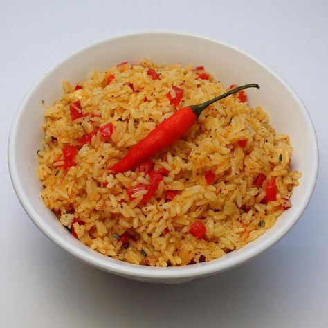 Sriracha Fried Rice Olive Oil Chicken, Dried Chives, Rice Side, Spicy Rice, Rice Side Dishes, Chicken Base, Rice Pilaf, Cooking For Beginners, Fried Rice Recipe