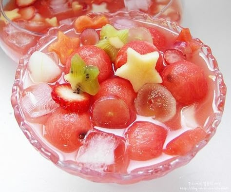 Subak Hwache (Korean watermelon punch) Watermelon Balls, Korean Rice Cakes, Juice Ideas, Watermelon Punch, Summer Juice, Korean Dessert, Korea Photo, Korean Food Recipes, Korean Desserts