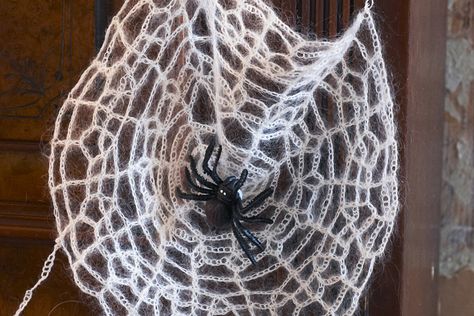 Crochet a faux spider web for Halloween Crochet Cobweb, Crocheted Spider, Crochet Spider Web, Crochet Ninja Turtle, Spooky Crochet, Spider Web Wreath, Whimsical Crochet, Crochet Spider, Crochet Stuffies